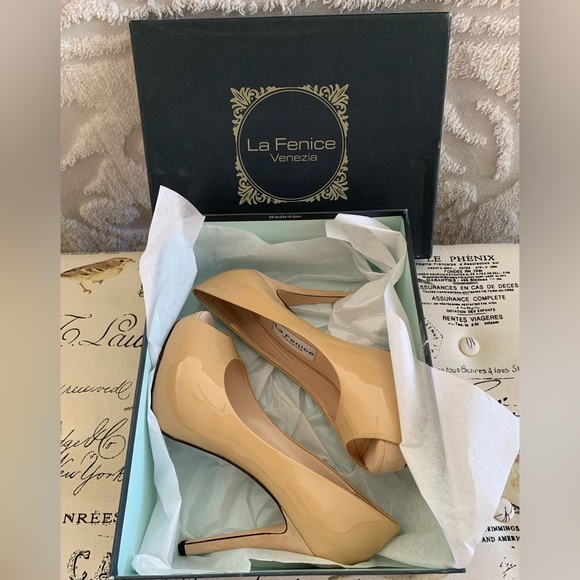 NWT LaFenice Venezia Light Beige Patent Leather/Suede Platform Peep Toe Pumps 9 - Picture 8 of 12